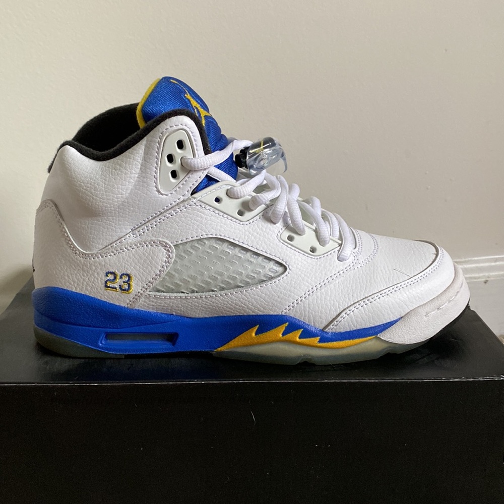 Jordan 5 Laneys (SIZE 5.5Y GRADE SCHOOL/SIZE 7.5 WOMENS)
